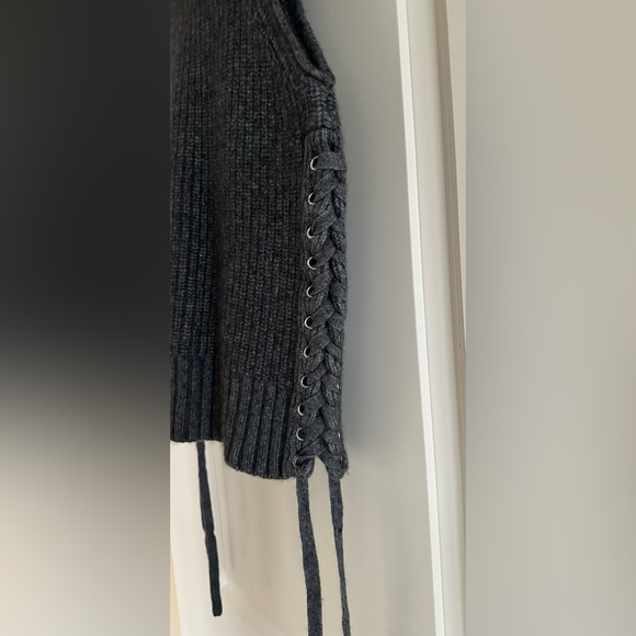 Autumn Cashmere Vest - Picture 2 of 3